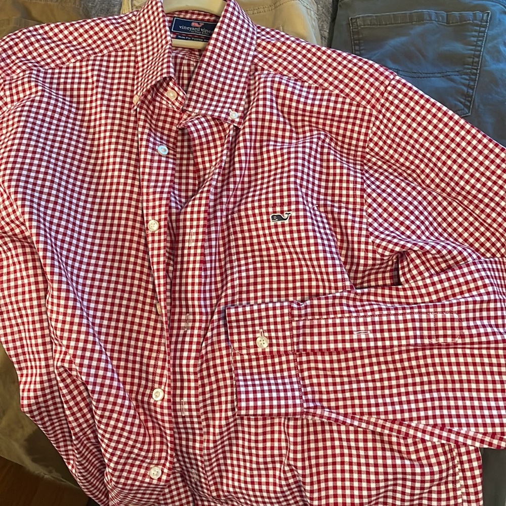Vineyard Vines button down long sleeve. Slim fit Large